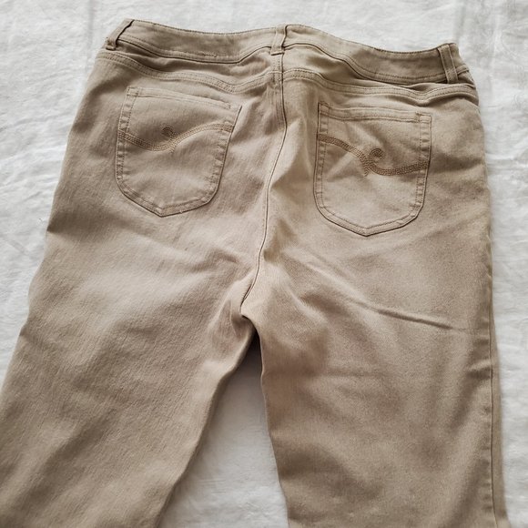 Vtg Chicos Tan Crop Jeans Size 2 Stretchy Khaki 5 Pocket Cuffed 10"Rise 38"Waist - Picture 4 of 6